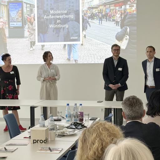 Ströer stellte die neuen Digital-Stelen und Werbeflächen in der Würzburger Innenstadt vor
