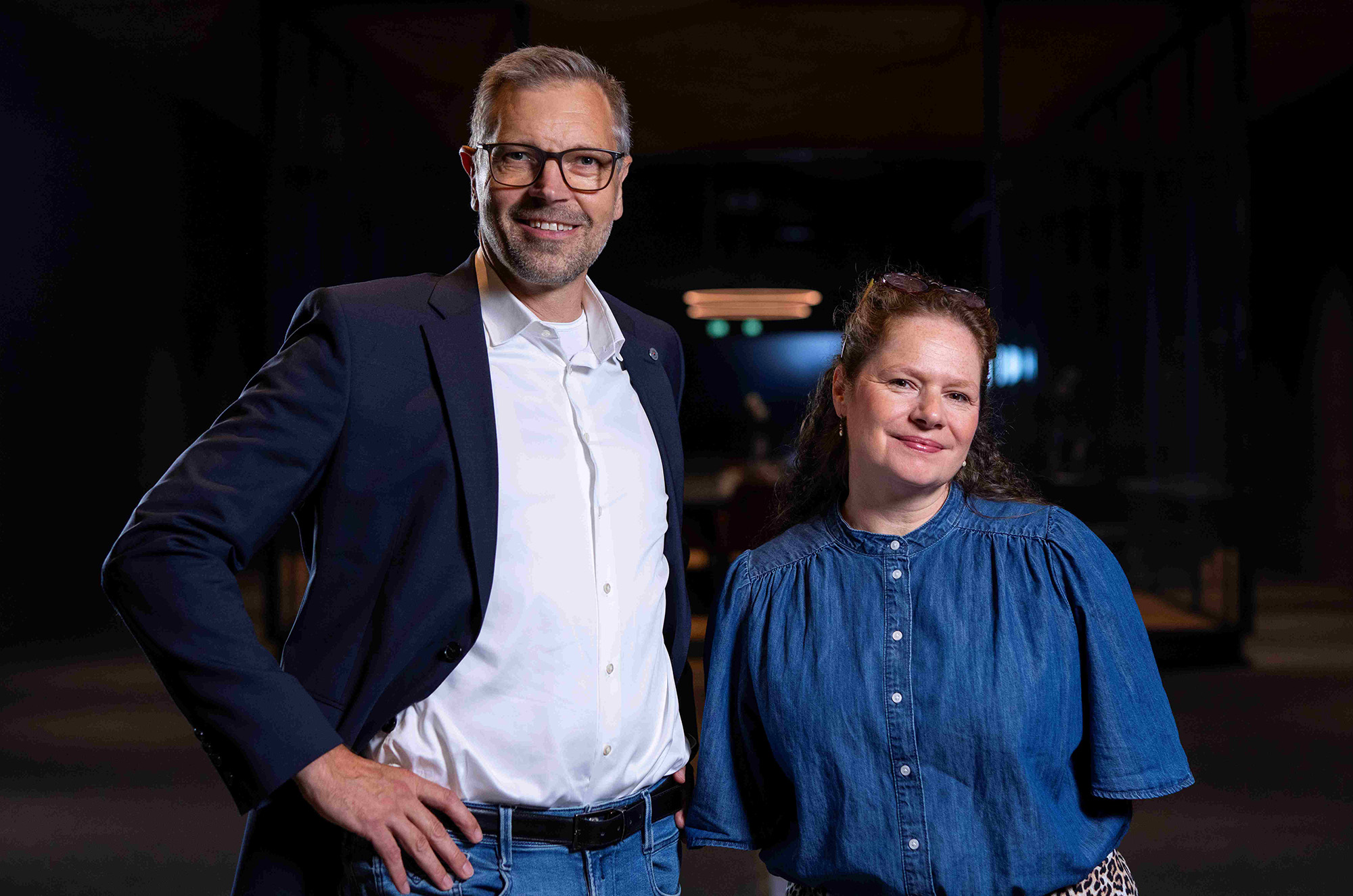 Bernhard Etzel (gesch&auml;ftsf&uuml;hrender Vorstand) und Melanie Stumpf-Kr&ouml;ger (Business Development) begr&uuml;&szlig;en den Marketingclub am 12.10. vor Ort mit einem Impulsvortrag zum neuen Zukunftszentrum Alkoholfreier Wein